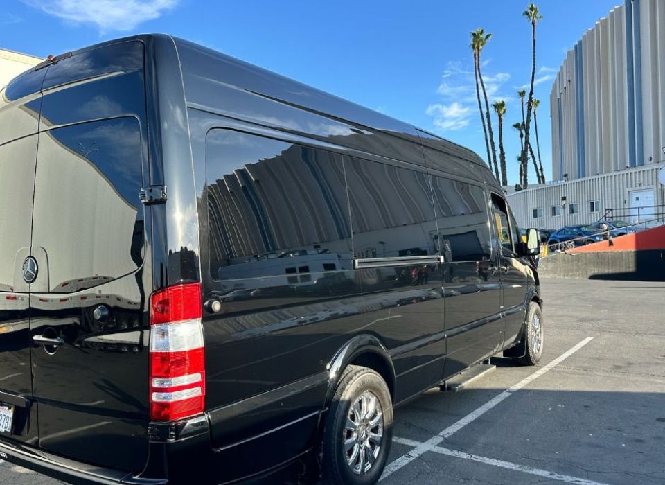 Top 5 Reasons to Book Executive Transportation Ontario Airport | Ride Like a Pro