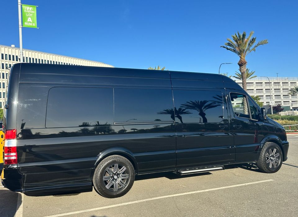 Luxury Ontario Executive Corporate Car Service for VIP Clients