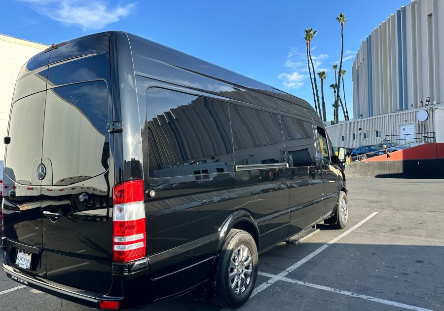Luxury Ontario Corporate Airport Car Service for Executives