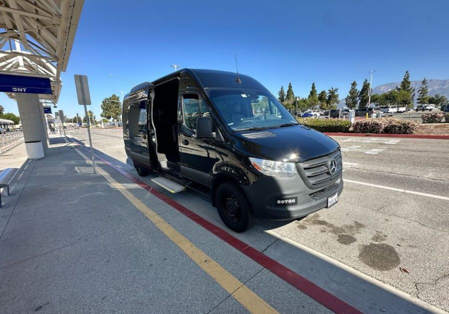 5 Essential Benefits of Late Night Airport Transportation Ontario