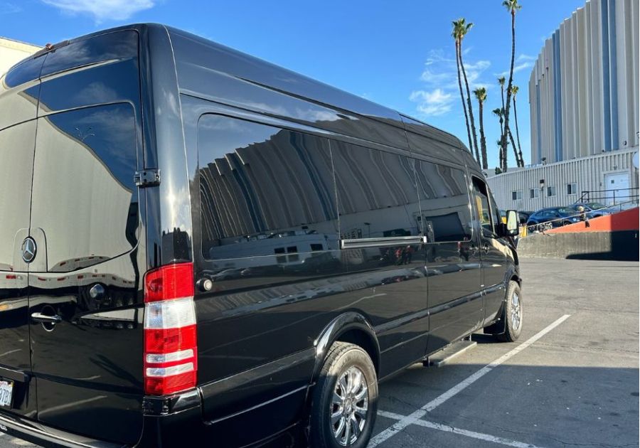 Top 5 Reasons to Book Executive Transportation Ontario Airport | Ride Like a Pro