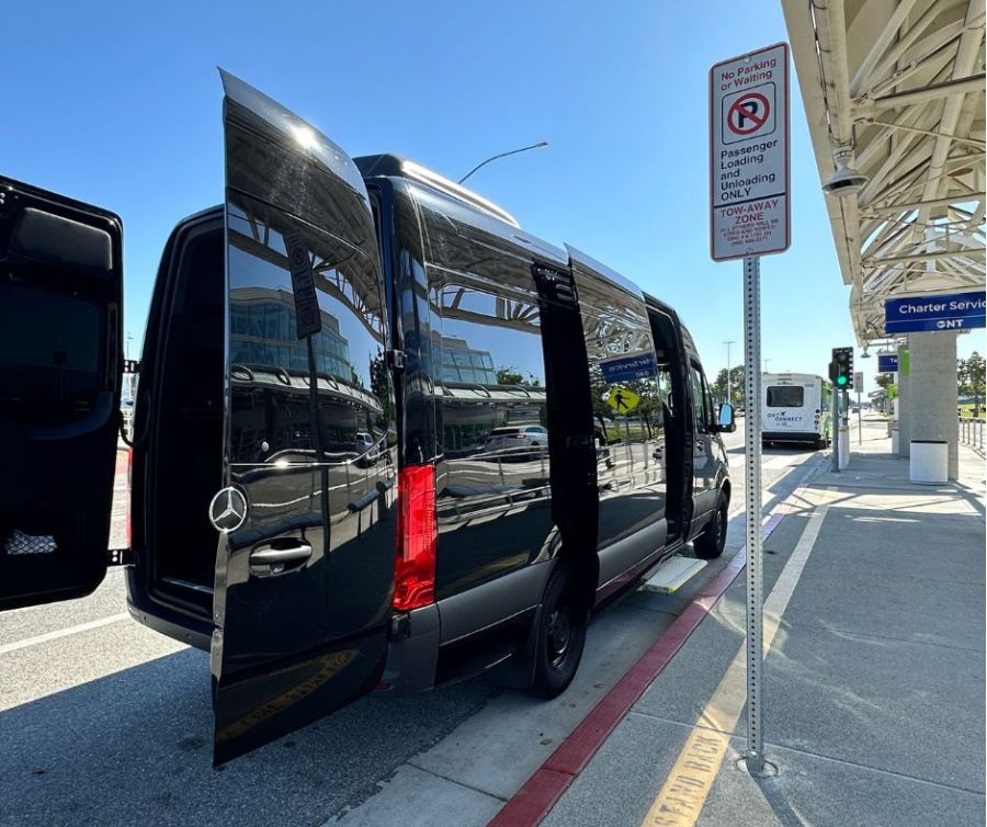 Disneyland transportation from Ontario Airport, private car service to Disneyland, Ontario Airport to Disneyland ride, airport transportation ONT to Disneyland, family Disneyland car service